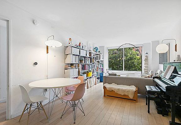 5th image of 212 Warren St APT 3R