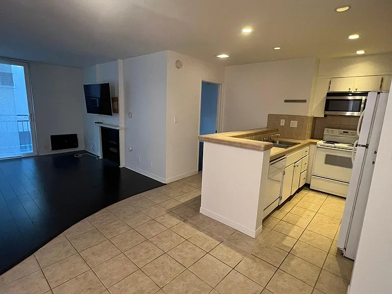1885 Veteran Ave #103 — Photo 8