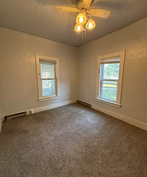 815 College St N — Photo 9