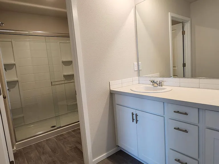 2215 Livesay Ln — Photo 27