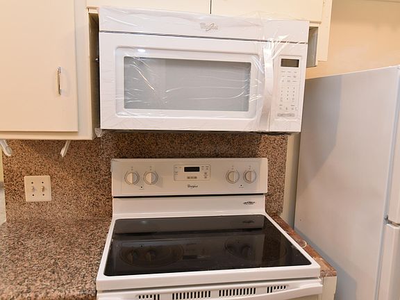 2nd image of 120 Alamitos Ave APT 1