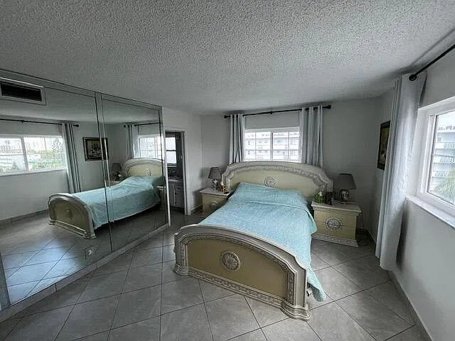 1001 NE 14th Ave #701 — Photo 31