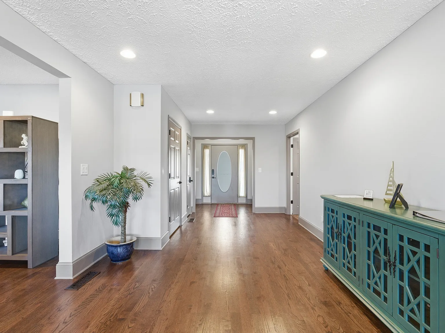 4 bed, 2313 sqft, $6,500 — Photo 2