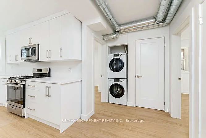 127 Victoria Ave S #1 — Photo 6