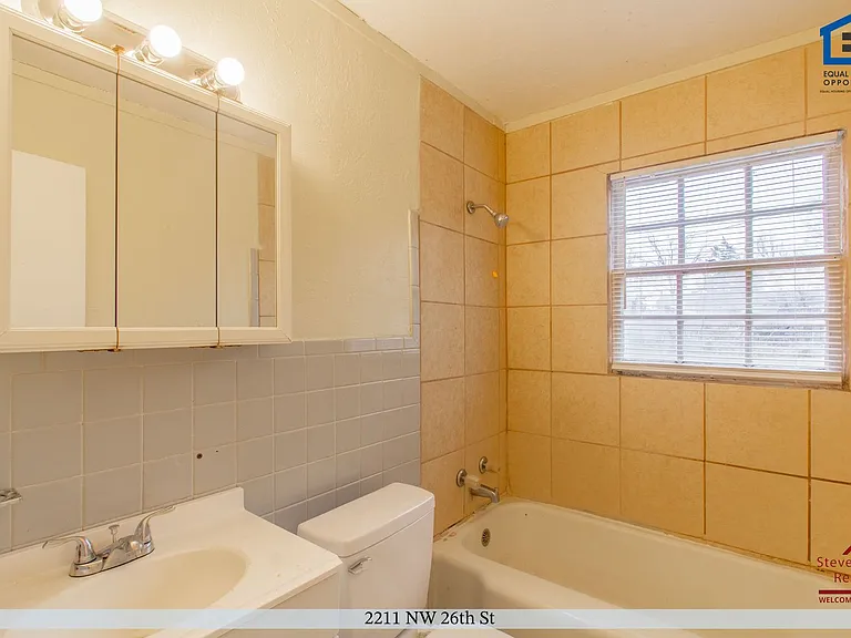2211 NW 26th St — Photo 21
