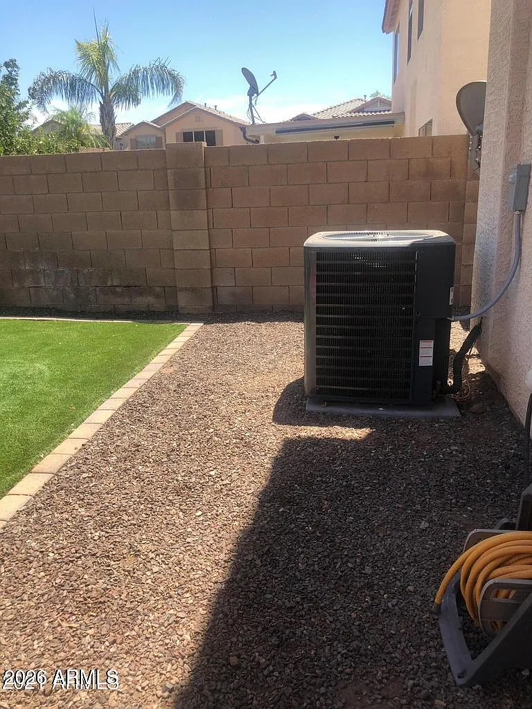 4 bed, 2.5 bath, 2232 sqft, $2,050 — Photo 3