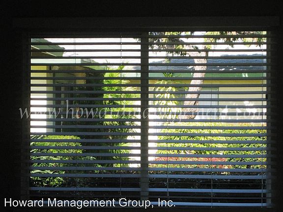 3rd image of 1920 Cloverfield Blvd APT 10