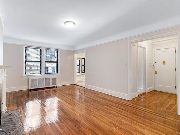 3rd image of 240 Martine Ave APT 4H