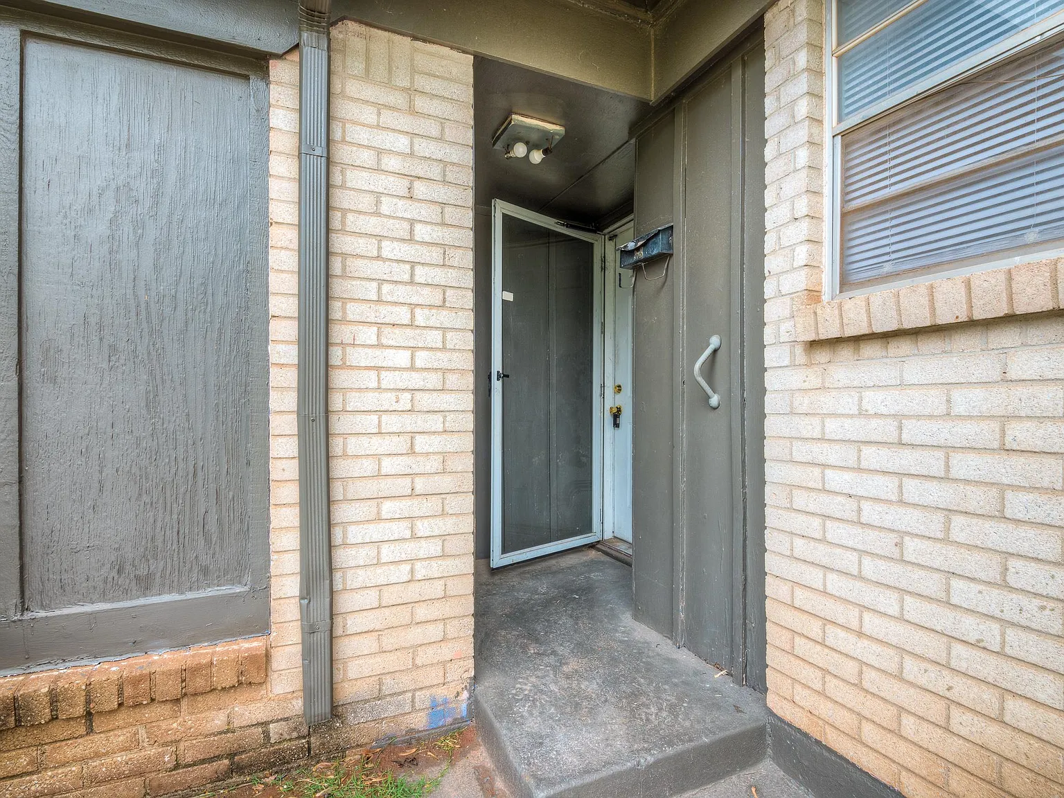 3 bed, 1.5 bath, 960 sqft, $1,045 — Photo 4