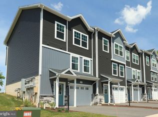 124 Highpoint Park Dr, Pleasant Gap, PA 16823