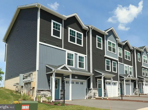 124 Highpoint Park Dr, Pleasant Gap, PA 16823