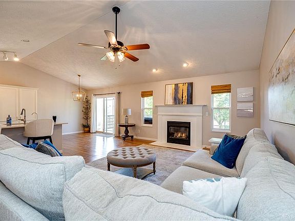 5th image of 35 Woodgate Ct