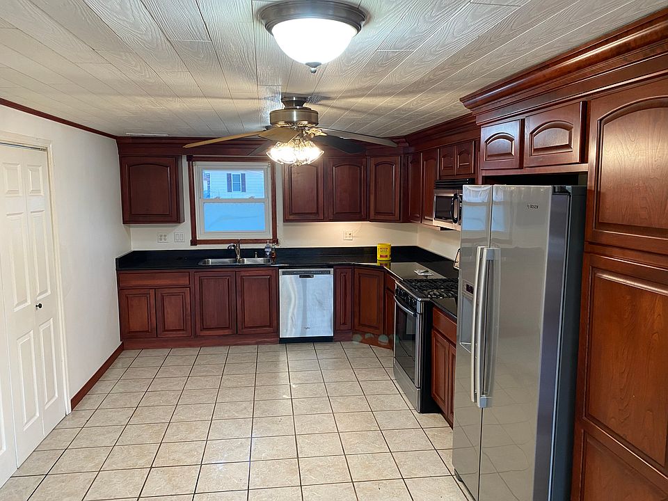 1st image of 139 Walnut Island Blvd