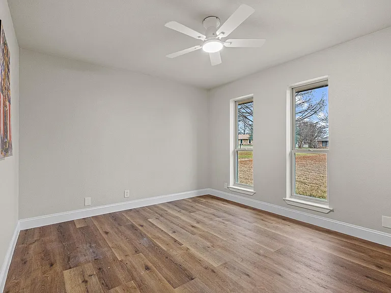3327 Carriage Cir — Photo 26