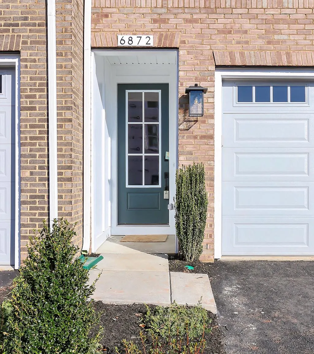 3 bed, 3.5 bath, 2726 sqft, $3,900 — Photo 4