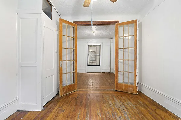 Sold by Compass | media 33