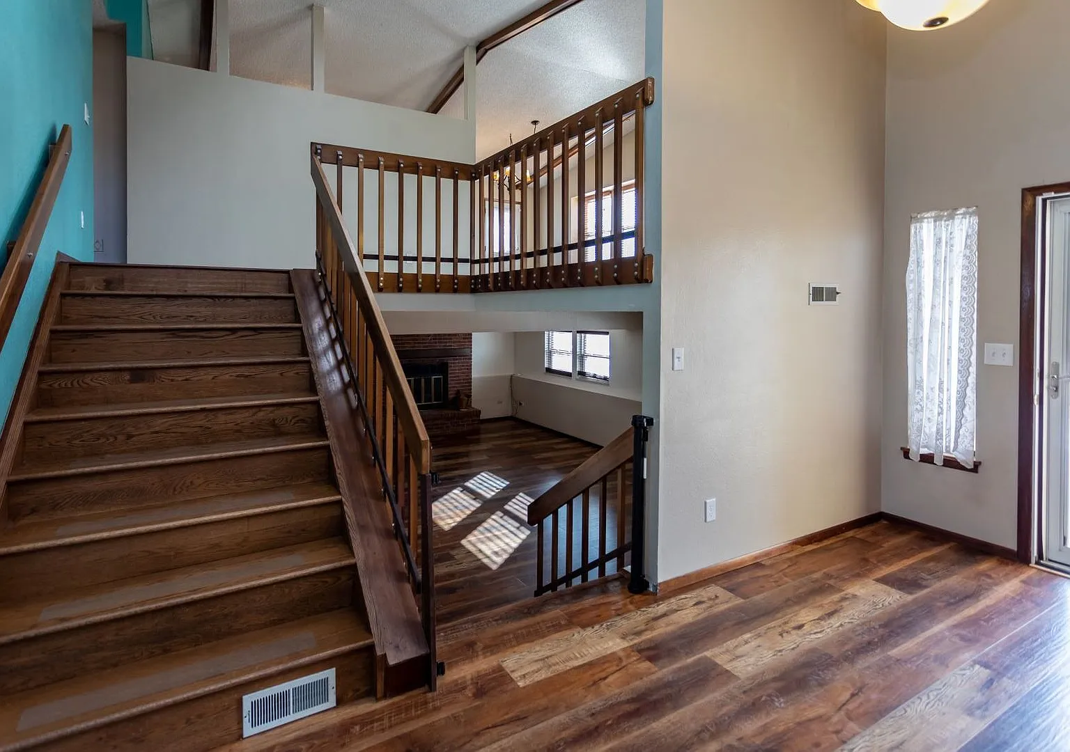 Charming Home in School District 20! — Photo 3