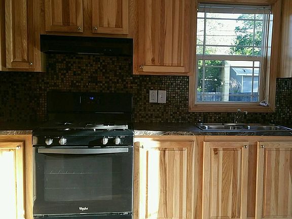 3rd image of 529 W Jackson Ave