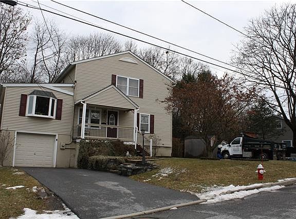 2nd image of 13 Holts Ln
