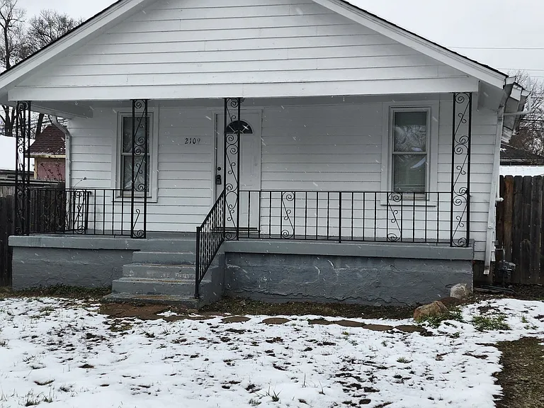 2109 Harding Ave — Photo 1