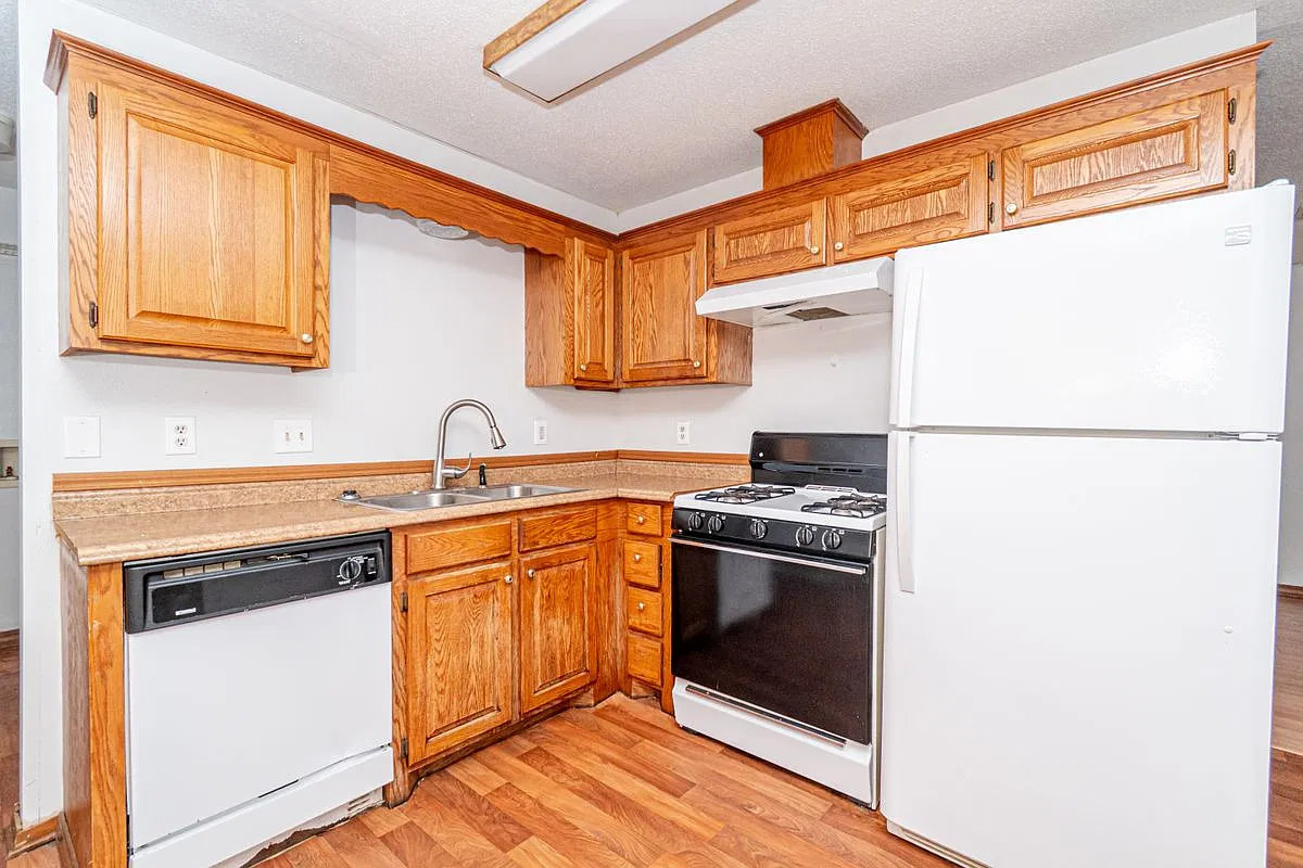 2 bed, 2.0 bath, 975 sqft, $800 — Photo 2