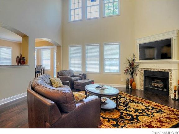 5th image of 113 Middleton Pl
