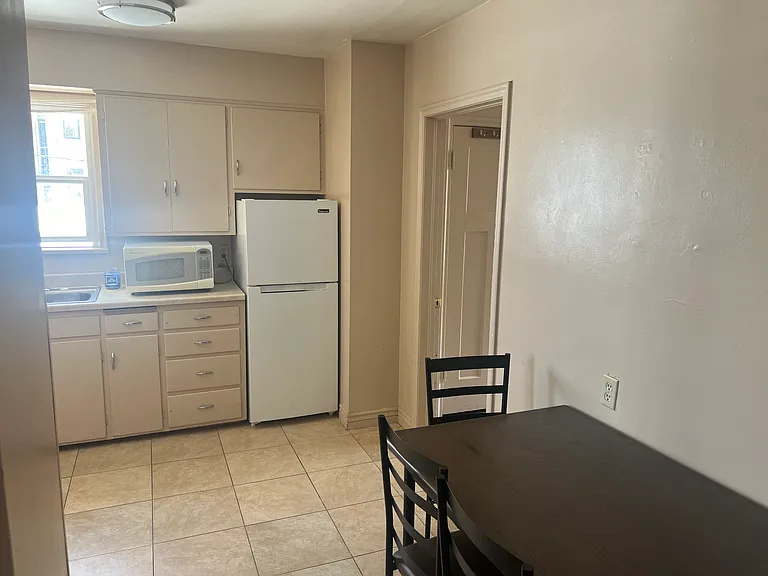 124 N 2nd Ave #8 — Photo 3