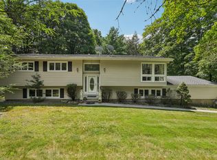 11 Lancaster Ln, Monsey, NY 10952