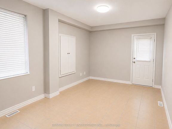 5th image of 1136 Dufferin St