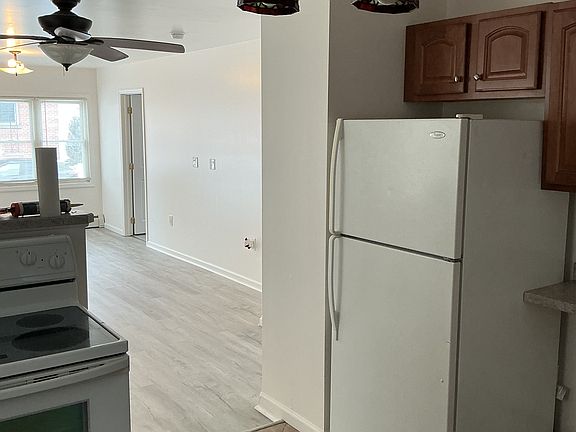 2nd image of 40 Grove St Floor 1