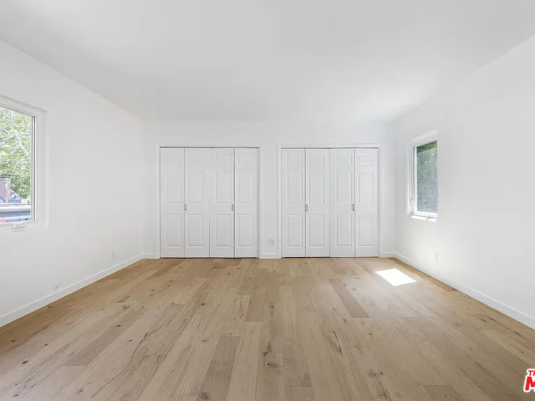 3101 N Beachwood Dr — Photo 18