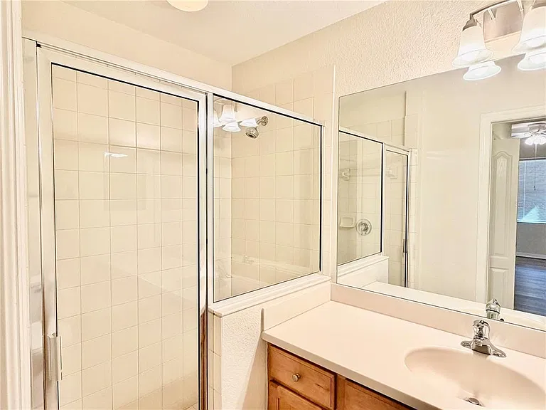 819 Fairwaycove Ln #102 — Photo 29