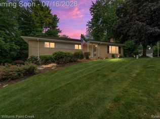 197 Perrydale St, Rochester Hills, MI 48306