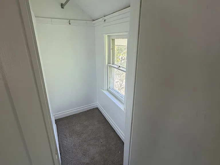 218 Goguac St W — Photo 14
