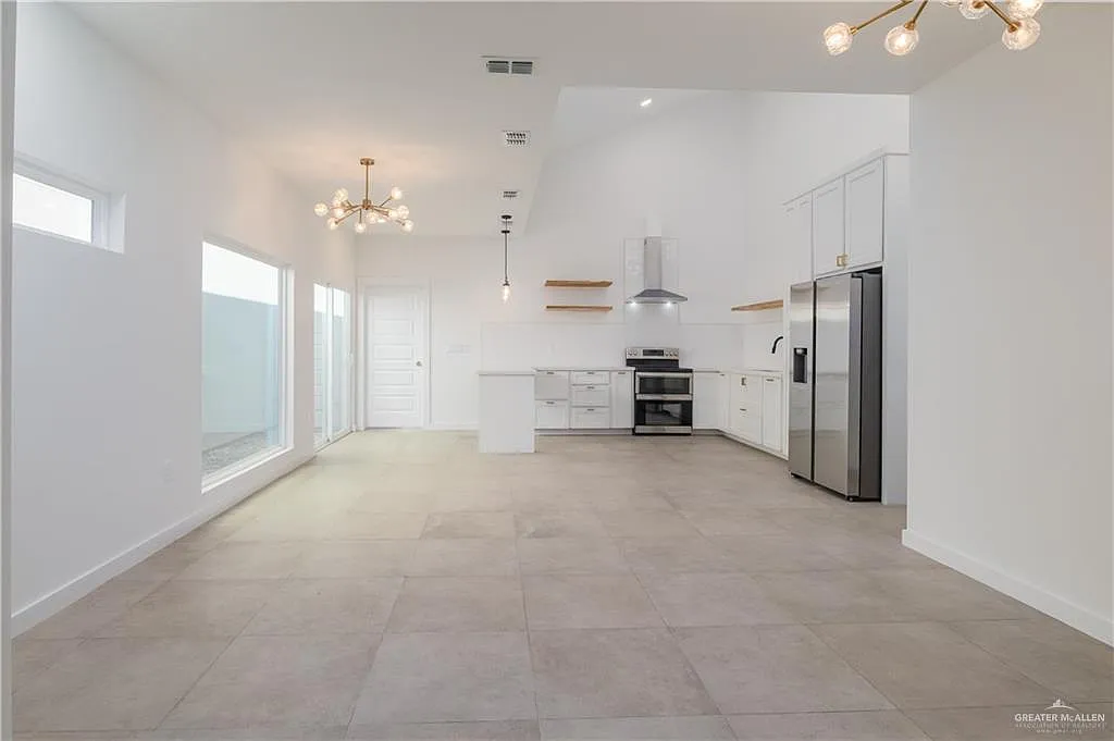 3 bed, 2.5 bath, 1420 sqft, $1,950 — Photo 3