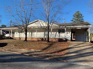 816 Graham St NW #B, Camden, AR 71701