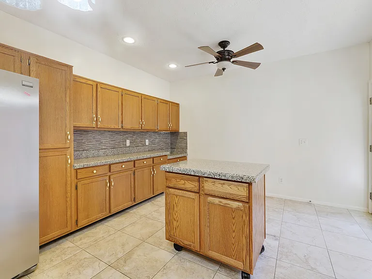 4933 Alexis Dr — Photo 13