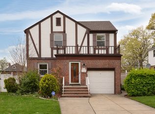 5634 211th St, Bayside Hills, NY 11364