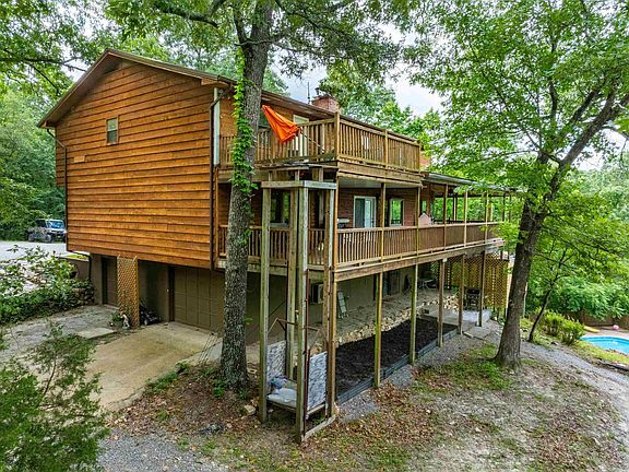 2nd image of 444 Cedar Cabin Ln