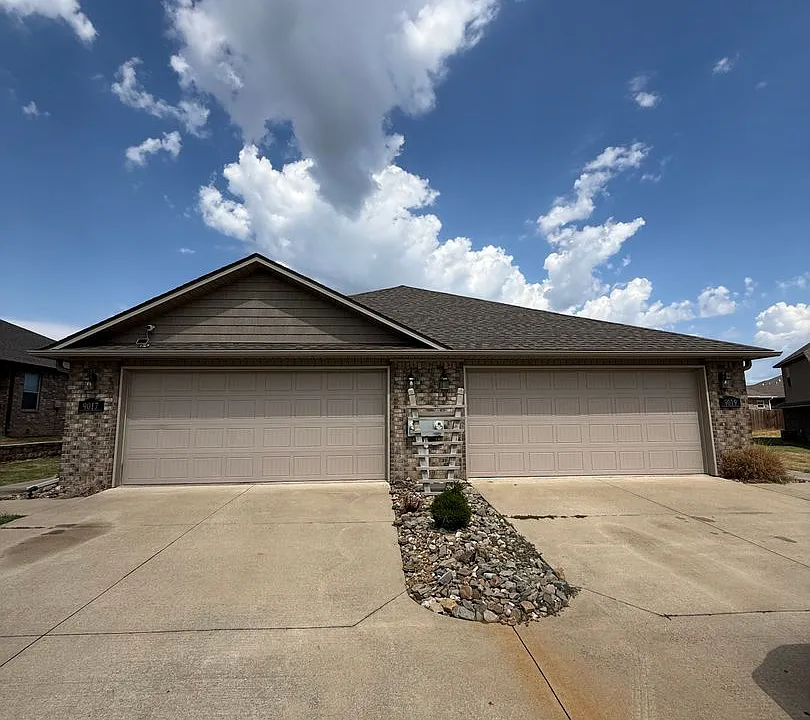 9017-9019 Sandra Way
