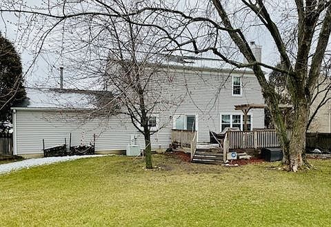 3rd image of 922 Royal Glen Ln