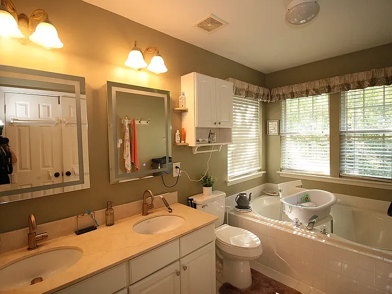 11214 Winding Brook Ln — Photo 15