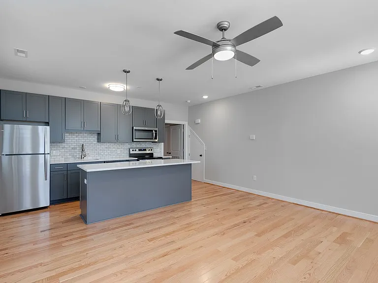 1122 Bainbridge St — Photo 4