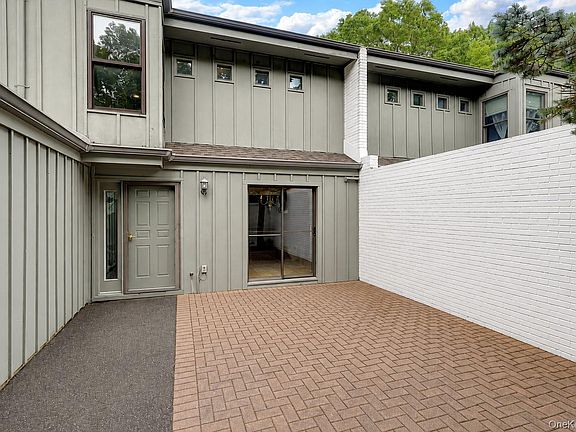 4th image of 51 Rockledge Path