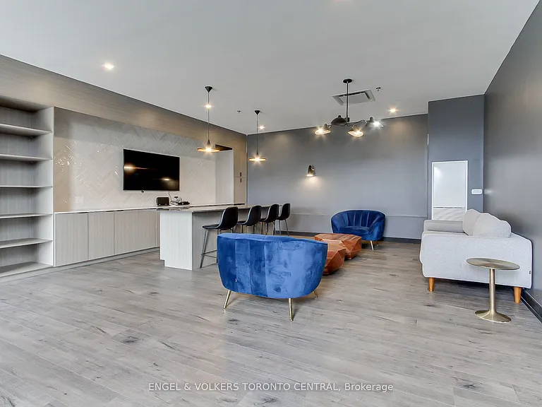 430 Essa Rd #418 — Photo 31