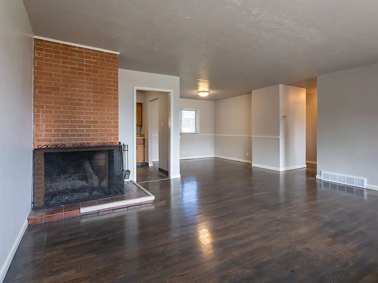 614 Ramona Ave — Photo 2
