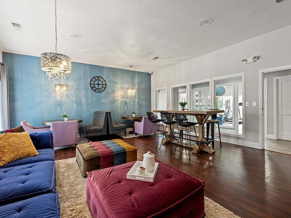 Chic Resident Lounge with Modern Design at Avonmora Apartments!
