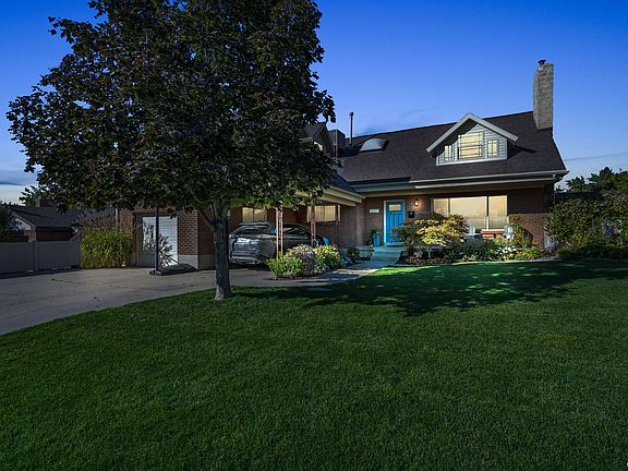 2nd image of 3157 E Del Mar Dr