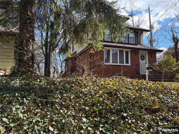 528 Terrace Ave, Hasbrouck Heights, NJ 07604