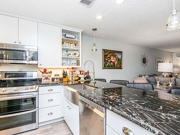 5th image of 7627 Muttontown Ln